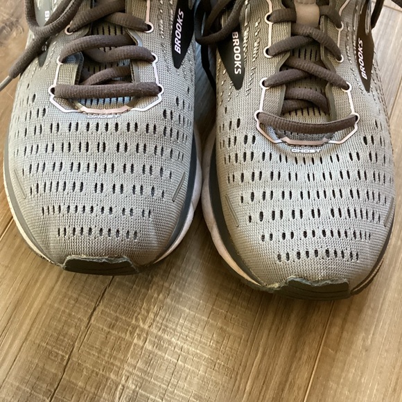 Women’s Brooks Ghost 13 Shoe - Grey/Purple - Picture 5 of 8